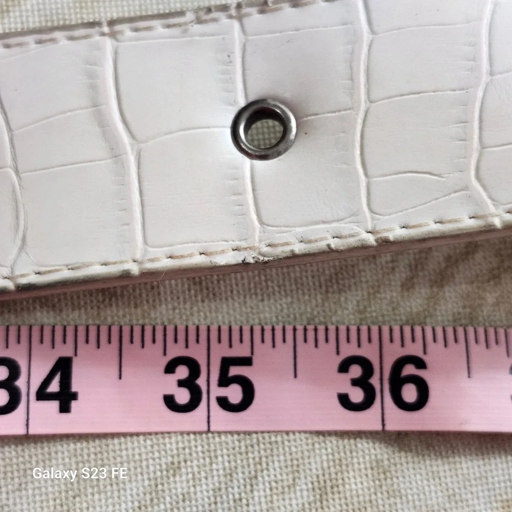 Metro 7 Stretch Medallion Belt Womens L/XL White Faux Croc Silver Western Boho
